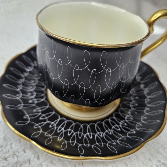 Royal Albert Crown Bone England China Teacup Saucer BLACK w/White Swirls Gold - Picture 9 of 16
